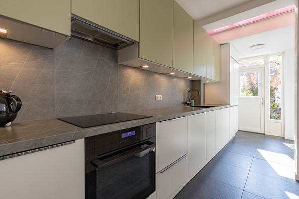 Medium property photo - Anna van Saksenstraat 16, 2351 RL Leiderdorp